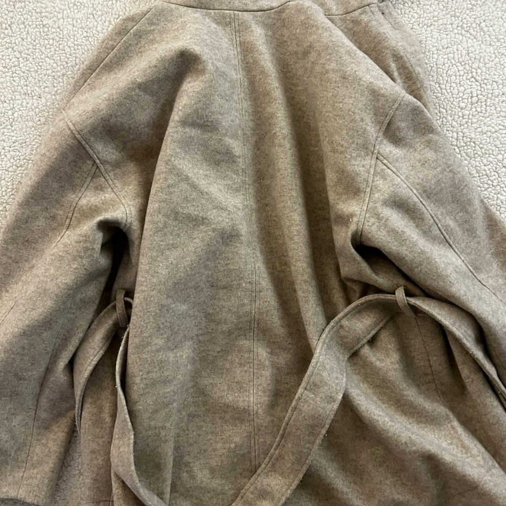 Jacket Stone - Picture 4 of 4